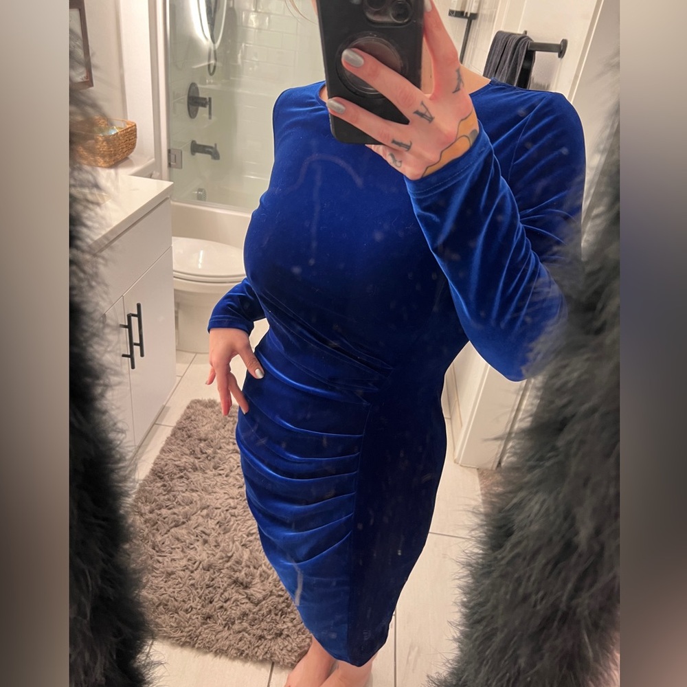 Blue velvet midi dress with zipper back